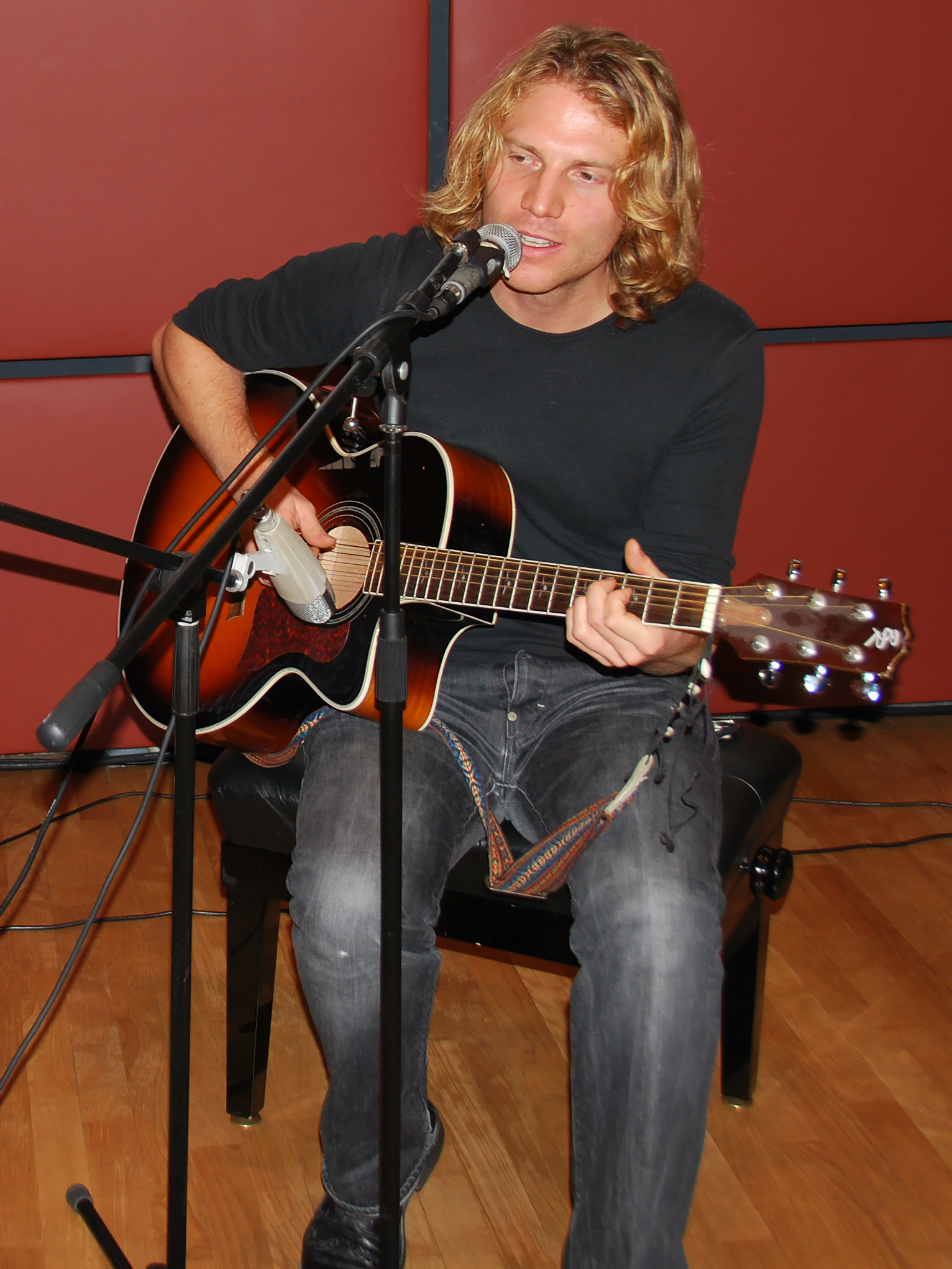 Stefan Wachsmuth mit Gitarre